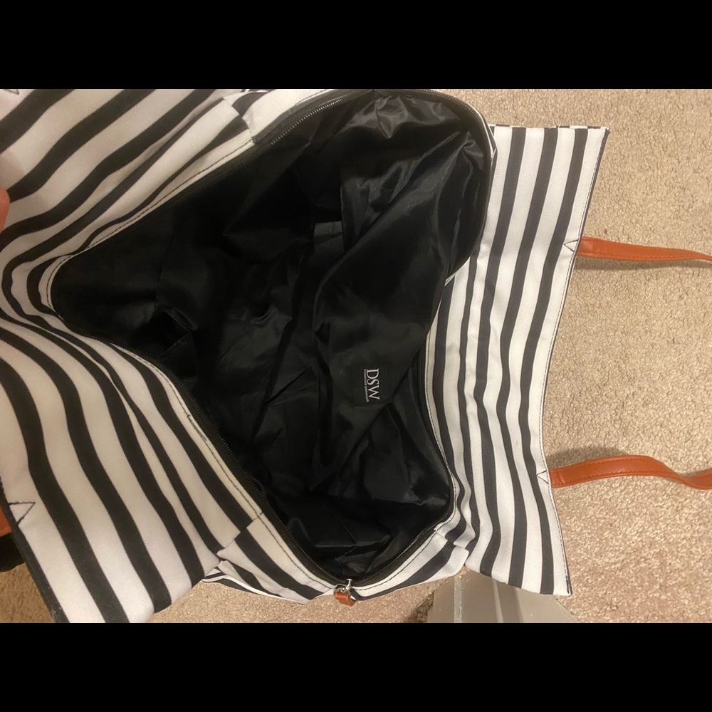 Striped DSW bag with compartments